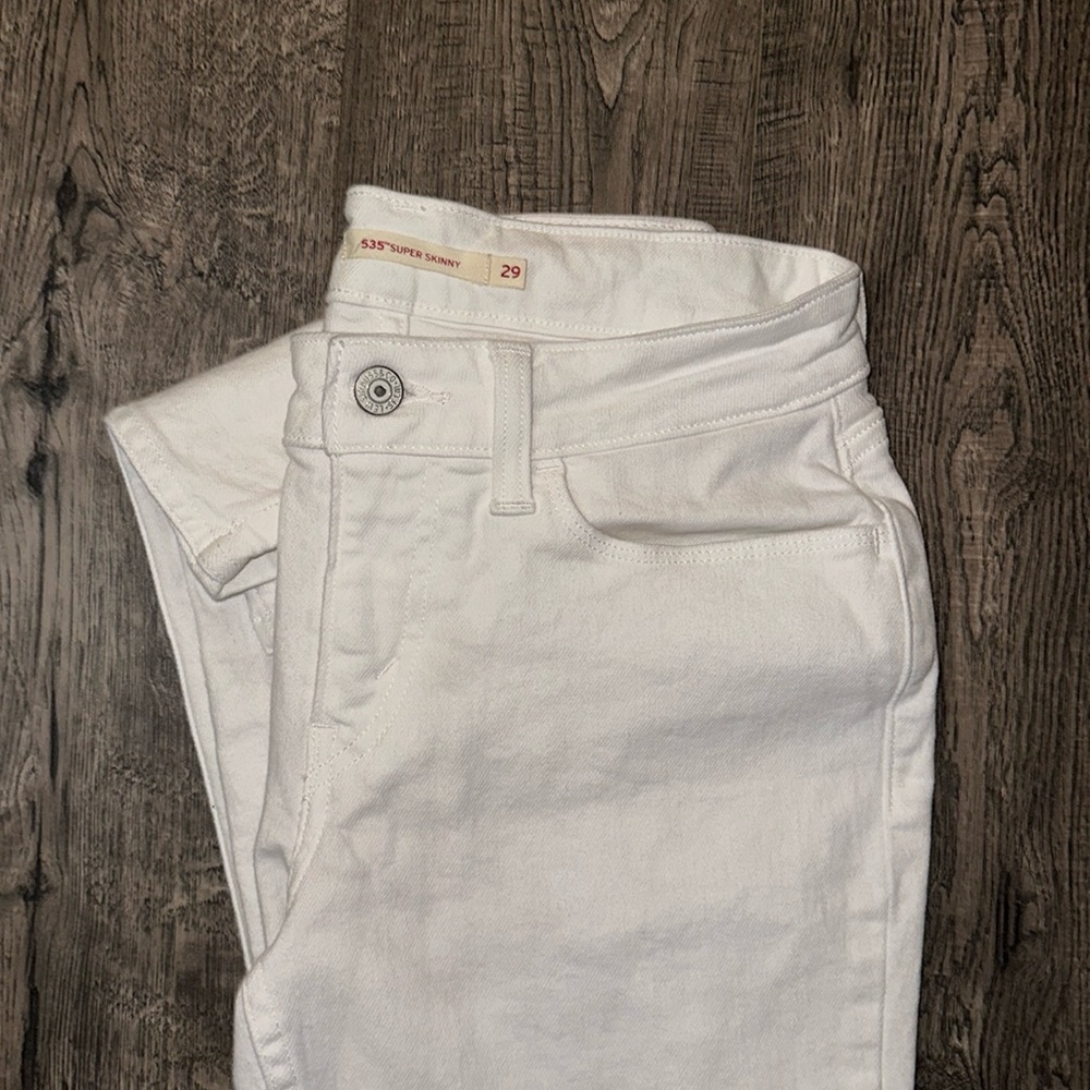Levi’s all white jeans